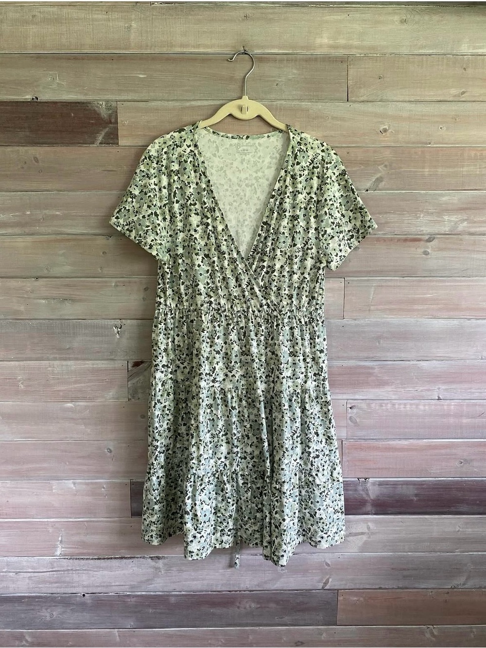 No boundaries green white floral dress size large juniors